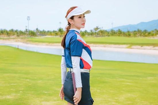 MC Hải Anh đi khắp nơi vẫn không quên tình yêu với golf