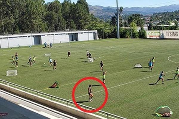 Tiền đạo Huỳnh Như giờ ra sao sau khi rời sân bằng cáng?-2