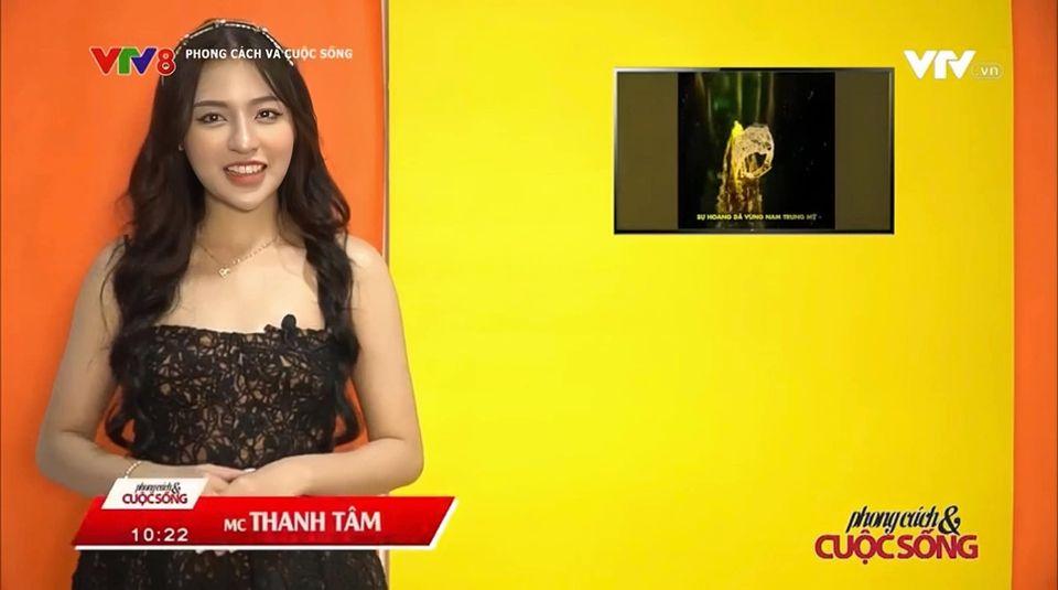 Hot girl trứng rán Thanh Tâm khoe làm MC VTV, sốc từ mặt đến quần áo-3