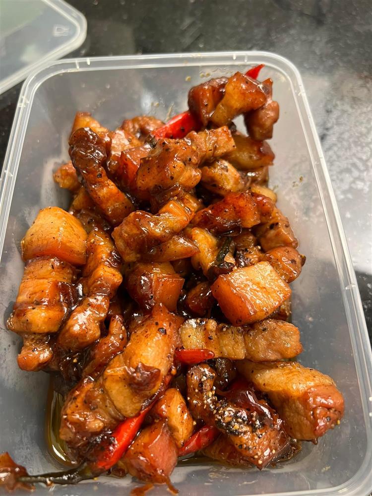 Học lỏm cách làm thịt kho chuẩn vị, 15 phút cho bữa ăn đậm đà-2