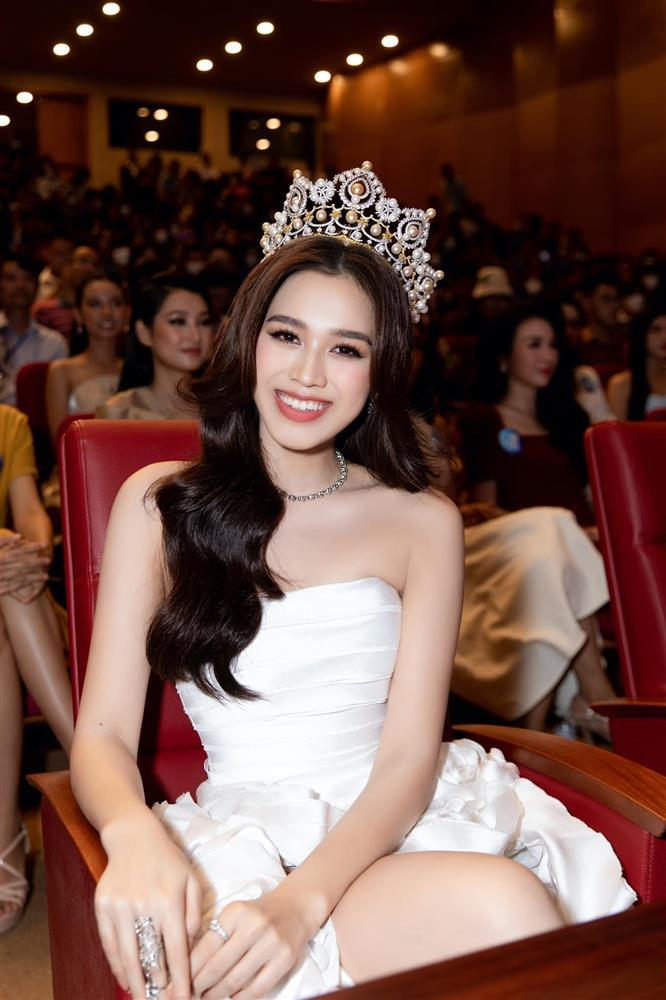 Đỗ Thị Hà khoe mặt mộc, nhan sắc có xứng Hoa hậu Việt Nam?-17