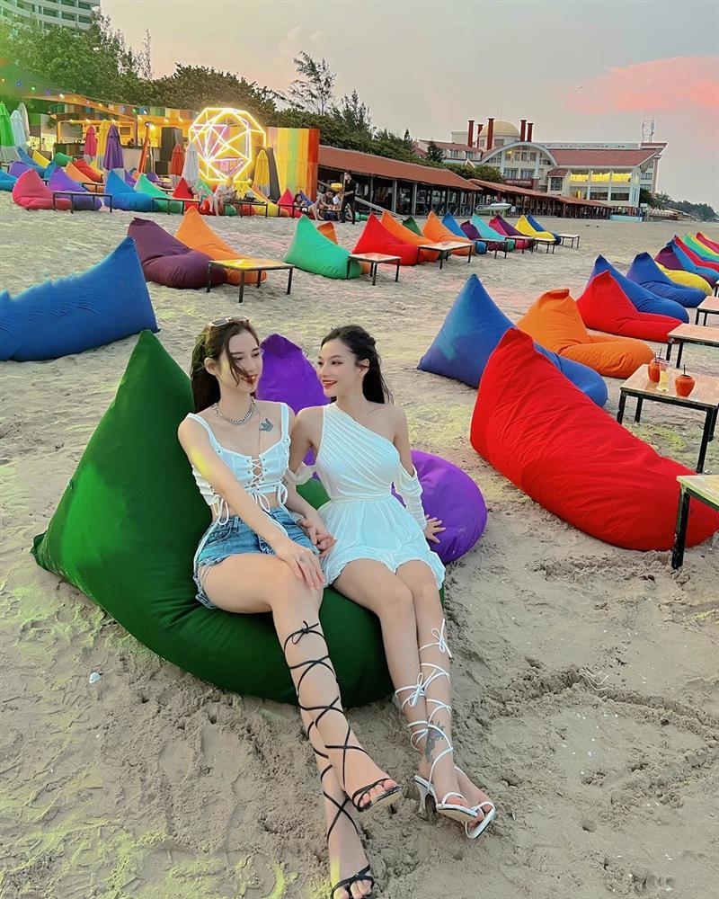 Soi tài sản khủng cặp gái đẹp cầu hôn gây bão ở Người Ấy Là Ai-2