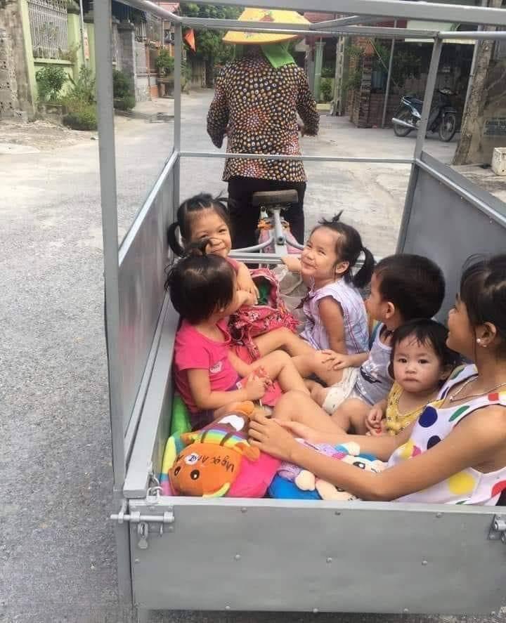 Vợ chồng con trai đi làm xa, mẹ chồng một tay cân cả 6 đứa cháu-2