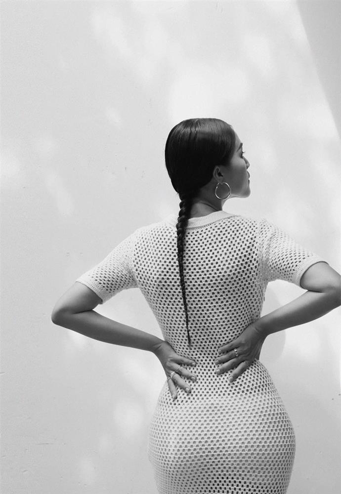 Hậu ly hôn, tần suất Hoàng Oanh khoe body với bikini tăng vọt-5