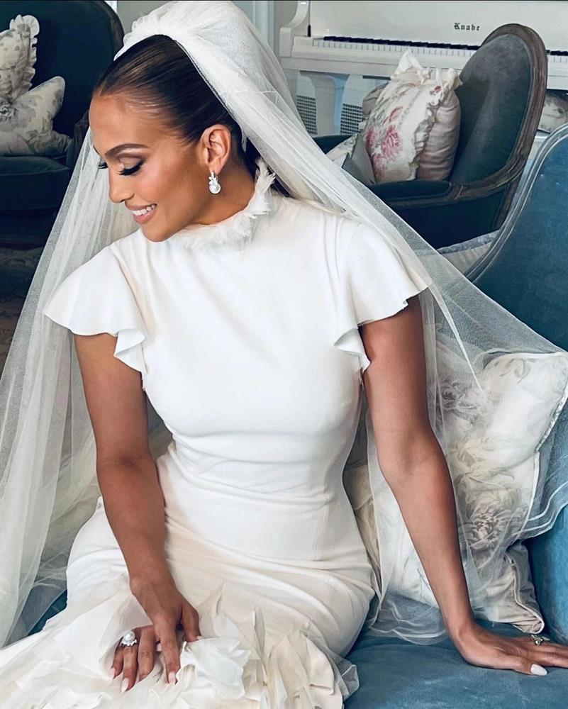 Jennifer Lopez đeo trang sức trị giá 50 tỷ trong đám cưới-1