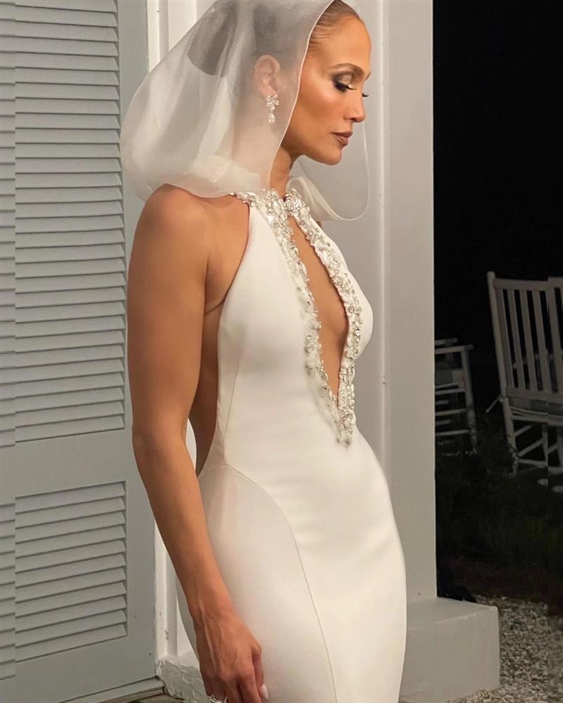 Jennifer Lopez đeo trang sức trị giá 50 tỷ trong đám cưới-2