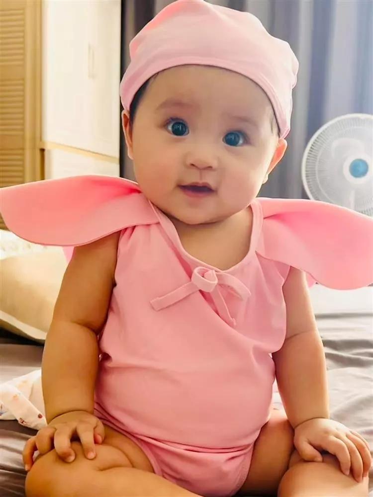 Con thứ 5 lần đầu lên sóng cùng Tú Dưa, giống bố như lột-6