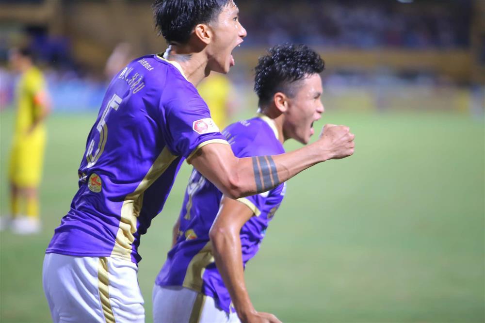 Đoàn Văn Hậu gặp biến căng đét, bị mắng cục súc, bố láo-3