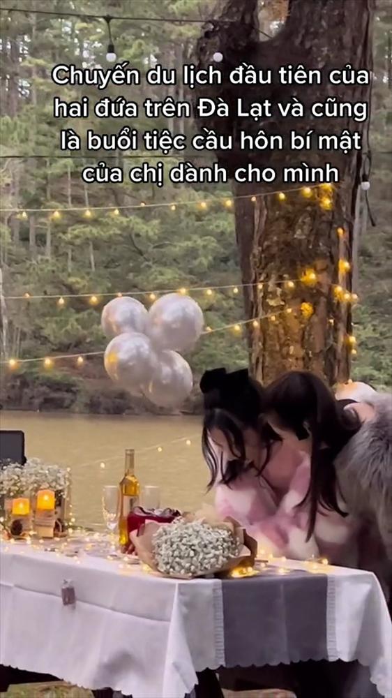 Cặp đồng tính nữ nổi tiếng kỷ niệm 1 năm yêu, toàn cảnh bỏng mắt-7