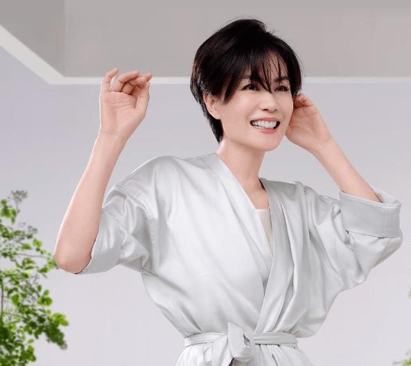 Vương Phi được khen trẻ đẹp hơn Trương Bá Chi-2