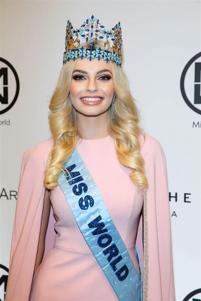 Thùy Tiên gặp lại đương kim Miss World, nhan sắc có vượt nổi?-9