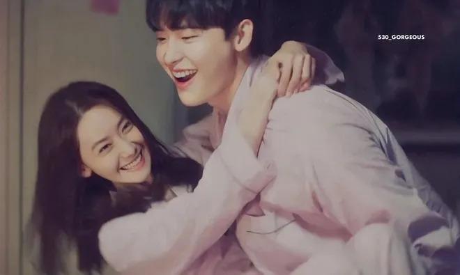 Lee Jong Suk - Yoona và những cặp vợ chồng được yêu thích trên phim Hàn-1