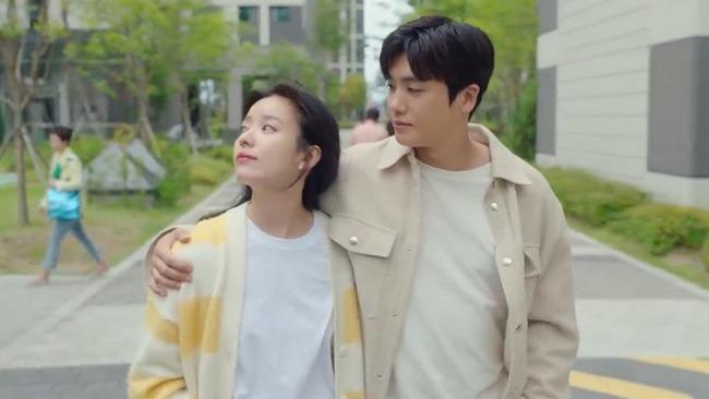 Lee Jong Suk - Yoona và những cặp vợ chồng được yêu thích trên phim Hàn-4