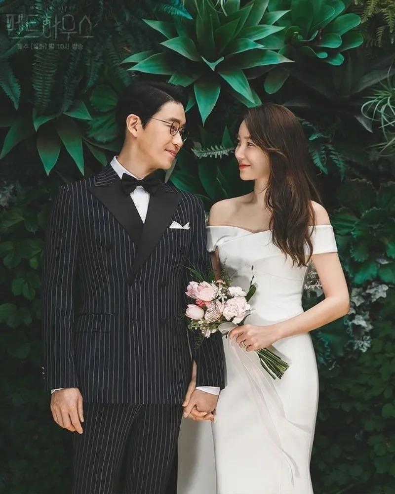 Lee Jong Suk - Yoona và những cặp vợ chồng được yêu thích trên phim Hàn-12