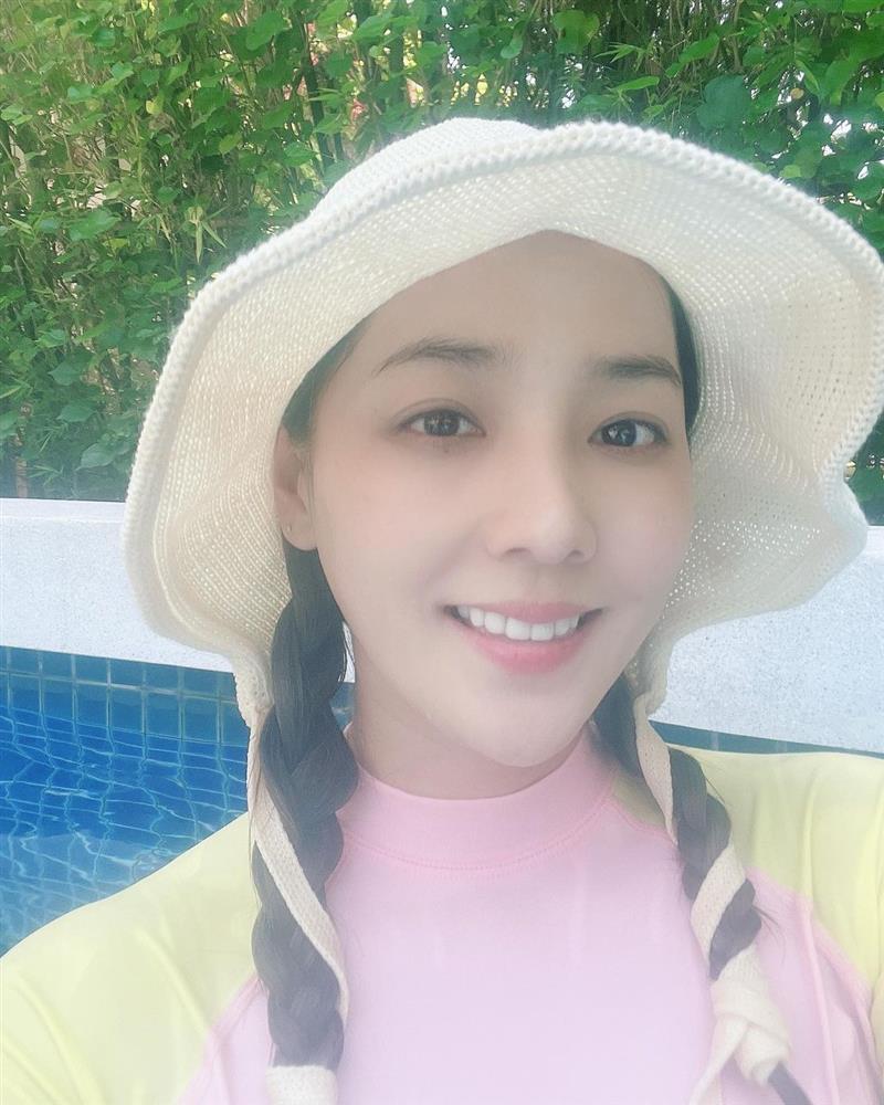 Chị đẹp Penthouse khoe dáng ở Hội An gây sốt-8