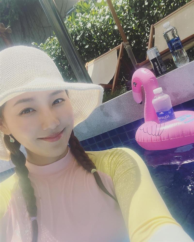 Chị đẹp Penthouse khoe dáng ở Hội An gây sốt-9