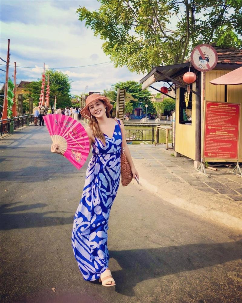 Chị đẹp Penthouse khoe dáng ở Hội An gây sốt-5
