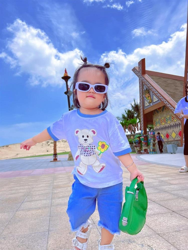 Xài trộm túi mẹ, ái nữ Mạc Văn Khoa điệu kém xa con trai Lệ Quyên-2