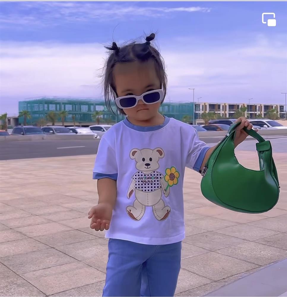 Xài trộm túi mẹ, ái nữ Mạc Văn Khoa điệu kém xa con trai Lệ Quyên-6