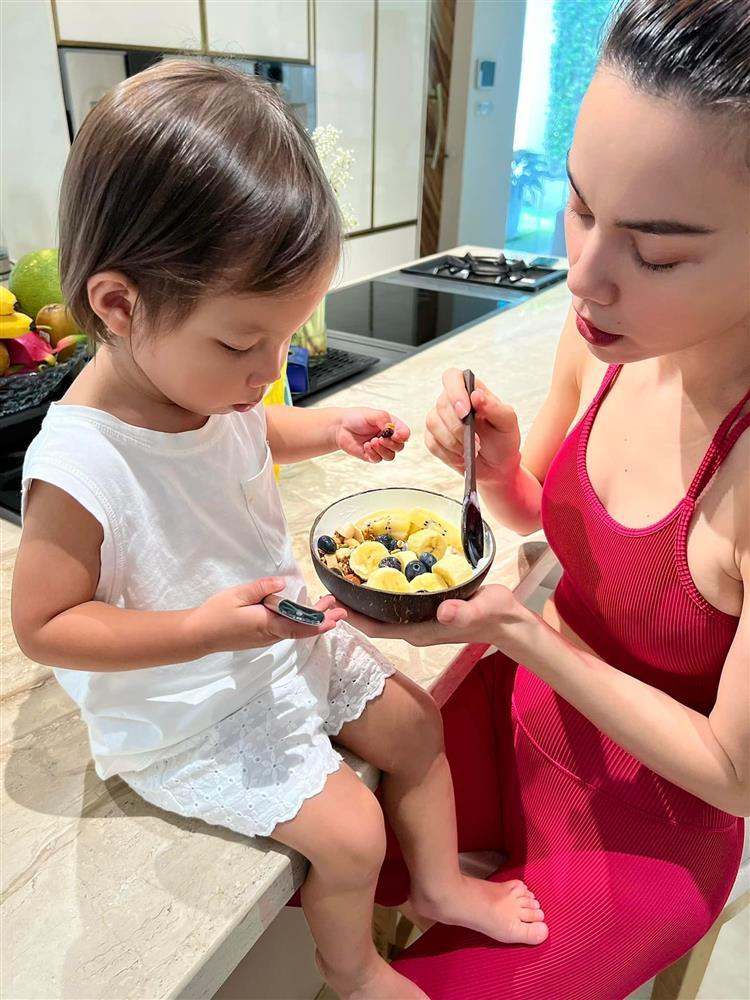 Tin showbiz Việt ngày 26/8: Ái nữ Hồ Ngọc Hà biểu cảm cưng xỉu-2