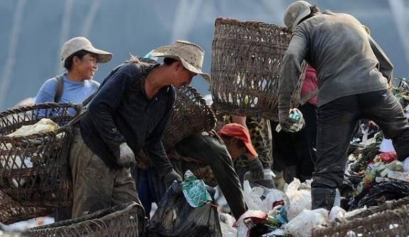 Cụ già nhặt rác trong 3 năm kiếm tiền tỷ nhờ khôn khéo tận dụng thứ này-2