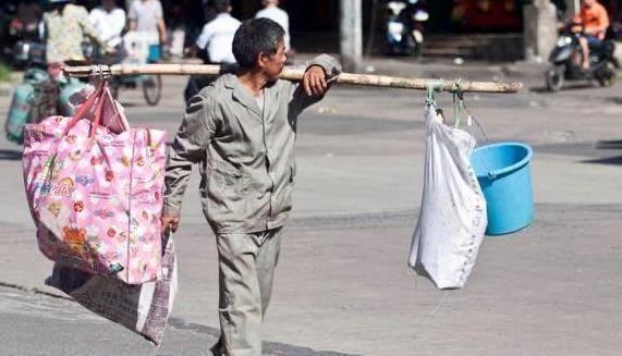 Cụ già nhặt rác trong 3 năm kiếm tiền tỷ nhờ khôn khéo tận dụng thứ này-4