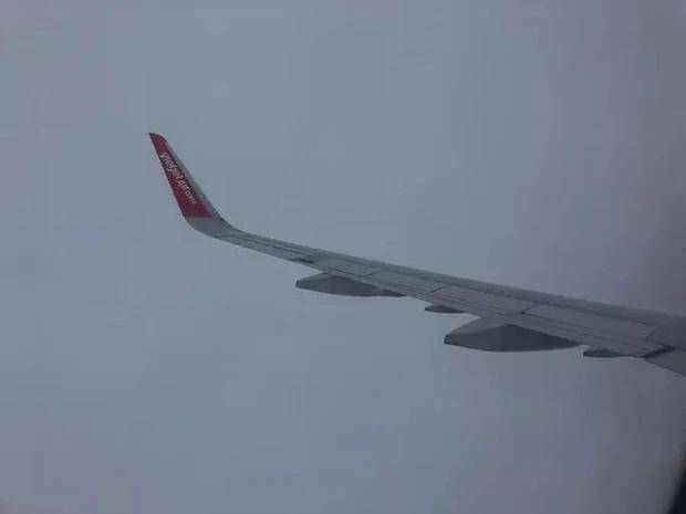 Máy bay bay 5 vòng không thể hạ cánh xuống TP.HCM, phải quay đầu ra Cam Ranh-1