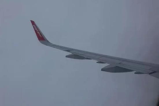 Máy bay bay 5 vòng không thể hạ cánh xuống TP.HCM, phải quay đầu ra Cam Ranh