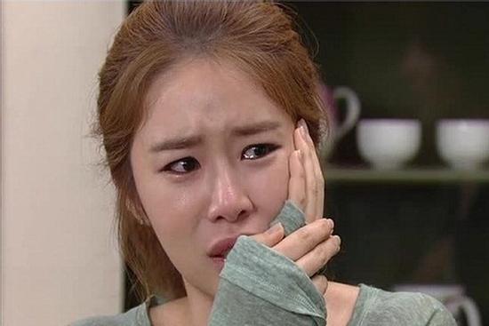 Vênh mặt cãi mẹ chồng, cô vợ tiểu thư lĩnh chọn cái tát của chồng