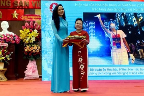 HHen Niê đụng hàng Tiểu Vy: Người cá tính, kẻ nhạt nhòa-2