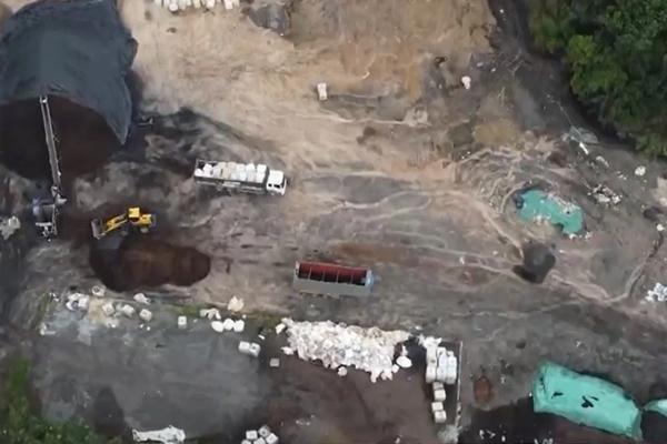 Trung úy công an bị đâm bằng xiên nướng thịt-1