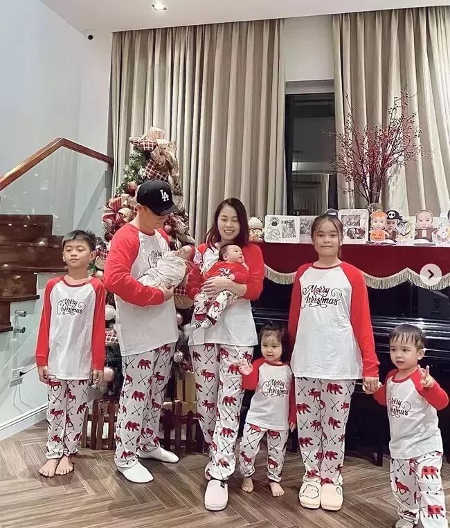 Con thứ 6 nặng 1,1kg của Hằng Túi đổi khác sau 2 năm chào đời-3