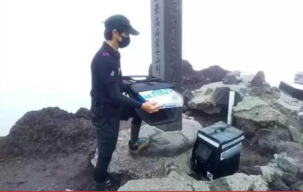 Shipper tận tâm giao pizza lên đỉnh núi, phí ship gấp 10 lần giá bán-1