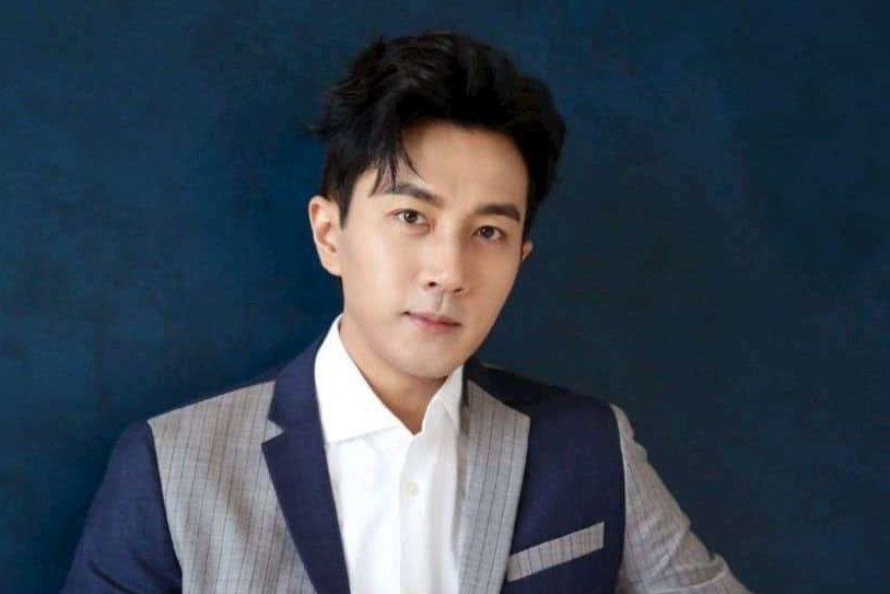 Nhan sắc Đồng Lệ Á lu mờ 2 đàn em chung khung hình-9