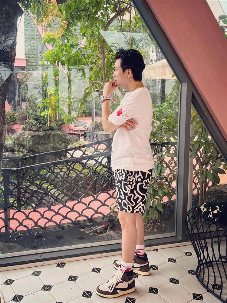 Minh Nhựa mặc quần xà lỏn như đồ ngủ đi họp, đại gia đây ư?-2