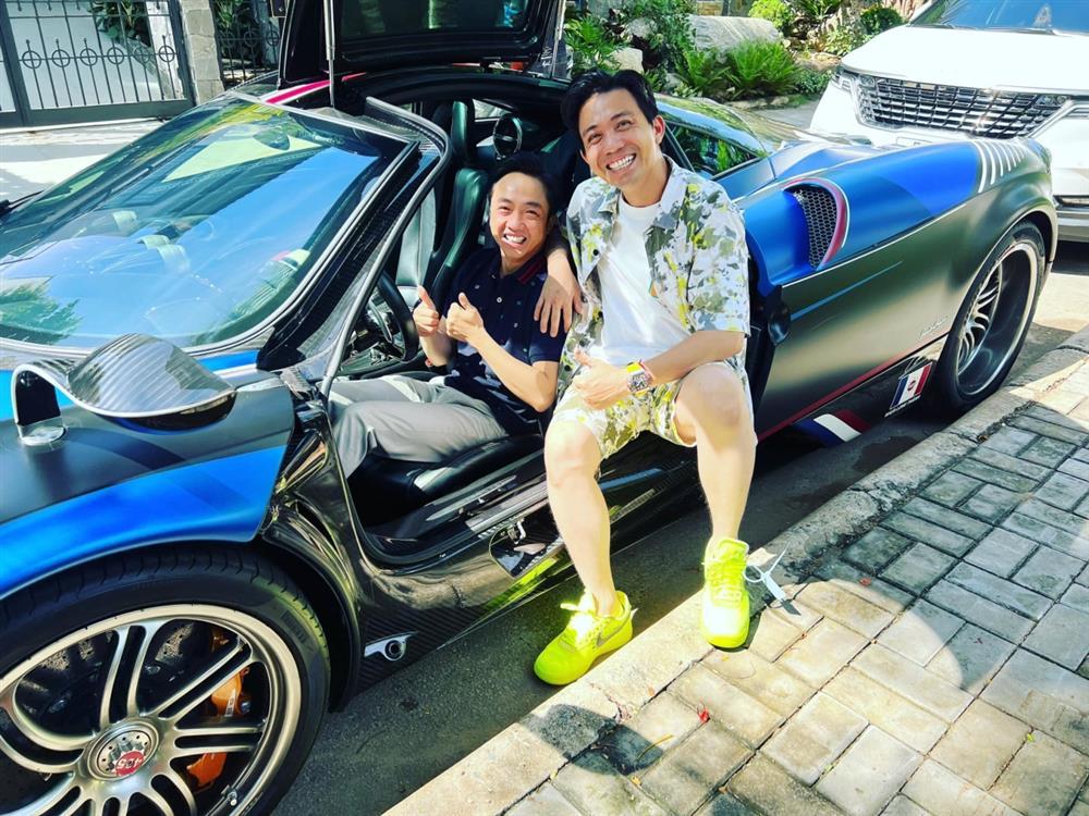 Minh Nhựa mặc quần xà lỏn như đồ ngủ đi họp, đại gia đây ư?-4