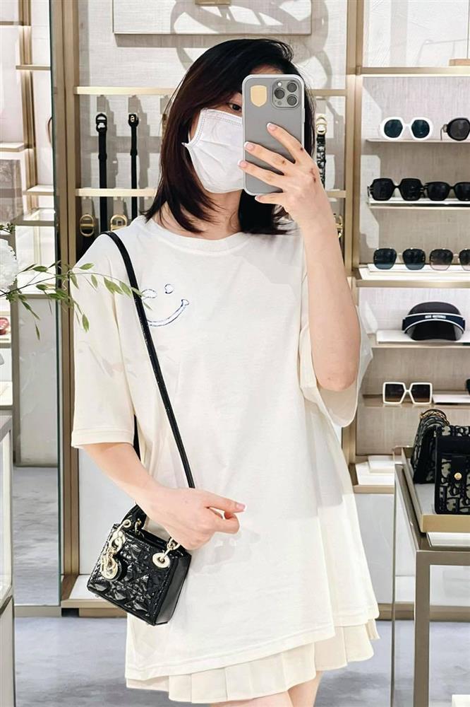 Hòa Minzy thích mix túi trăm triệu đồng với váy áo giá mềm-6