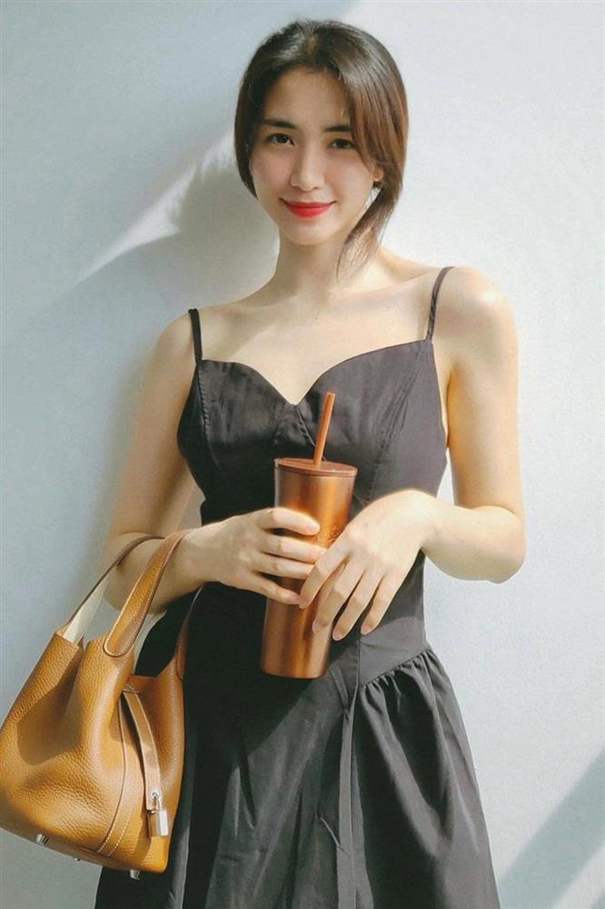 Hòa Minzy thích mix túi trăm triệu đồng với váy áo giá mềm-7