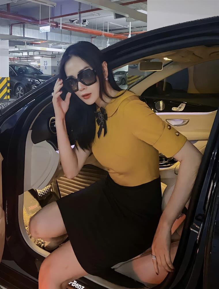 Học Phương Oanh, Quỳnh Kool mix đồ với áo ôm bó sát-3