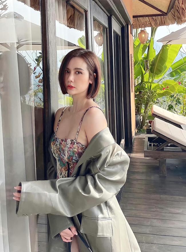 Học Phương Oanh, Quỳnh Kool mix đồ với áo ôm bó sát-6