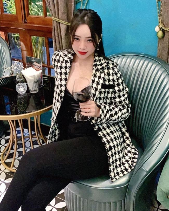 Học Phương Oanh, Quỳnh Kool mix đồ với áo ôm bó sát-8