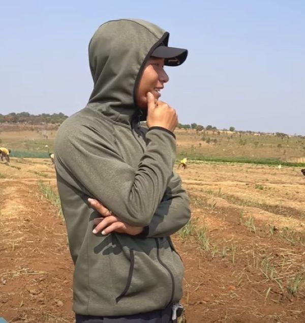 Vừa mua tài sản bạc tỷ, Quang Linh Vlog khoe làm ăn lên như diều-4