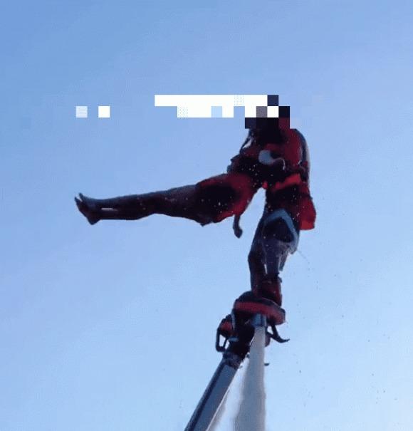 Gái xinh mặc váy ngắn bị tốc ngược khi chơi trượt ván-3