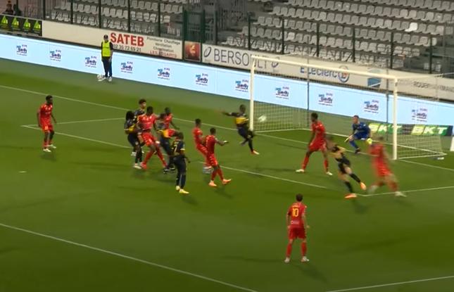 Vứt bỏ cơ hội vàng do Quang Hải tạo ra, Pau FC lại thua-3