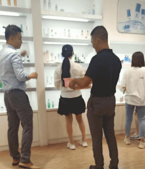 Phạm Băng Băng mặc váy ngắn cũn cỡn, đùi và bắp chân to ngang nhau-2