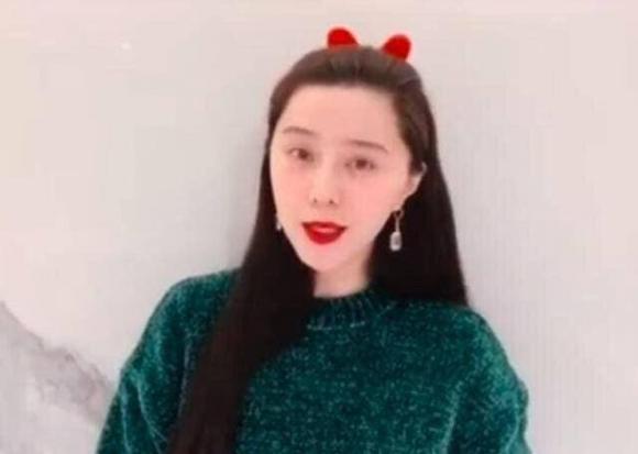 Phạm Băng Băng mặc váy ngắn cũn cỡn, đùi và bắp chân to ngang nhau-3