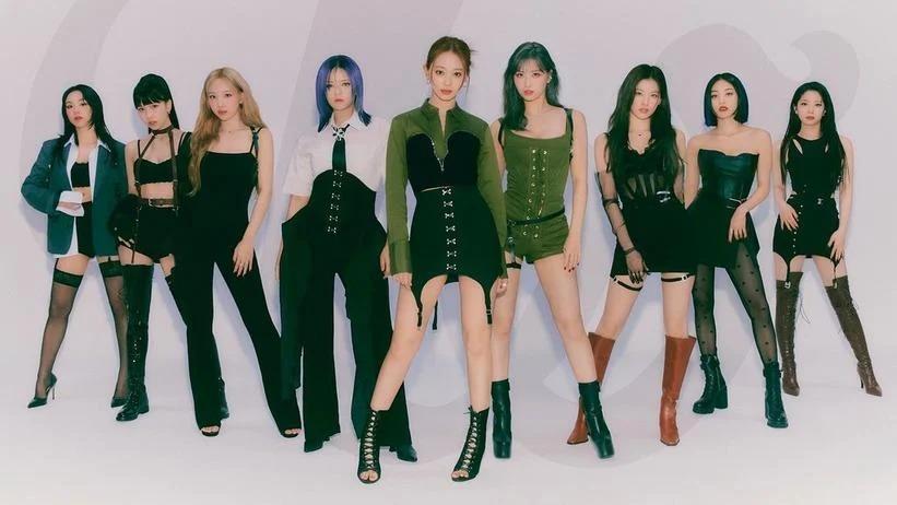Trang phục hở bạo như nội y của TWICE gây tranh cãi-3