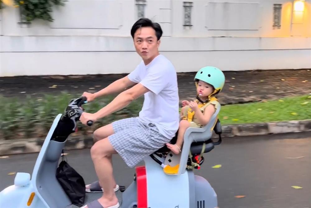 Cường Đô La chở trà xanh dạo phố, bị nhắc vi phạm giao thông-1