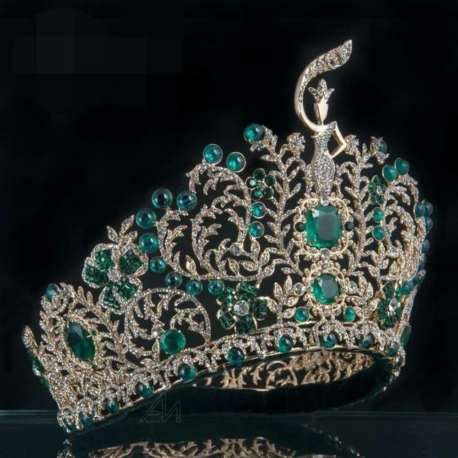 Vương miện 12 tỷ gặp sự cố, Thùy Tiên dùng phiên bản tại Malaysia-4