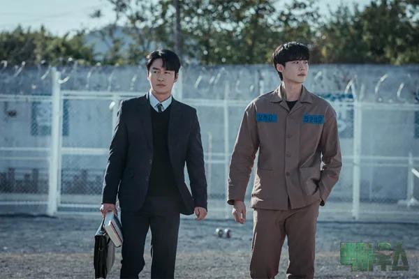 Vì sao phim của Lee Jong Suk và Yoona thu hút?-4